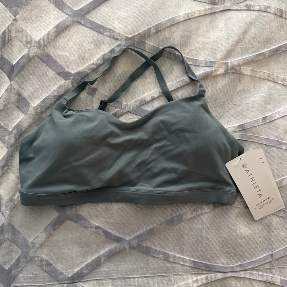Athleta Elation Bra D-DD+ Size Large. NWT. Sage green.